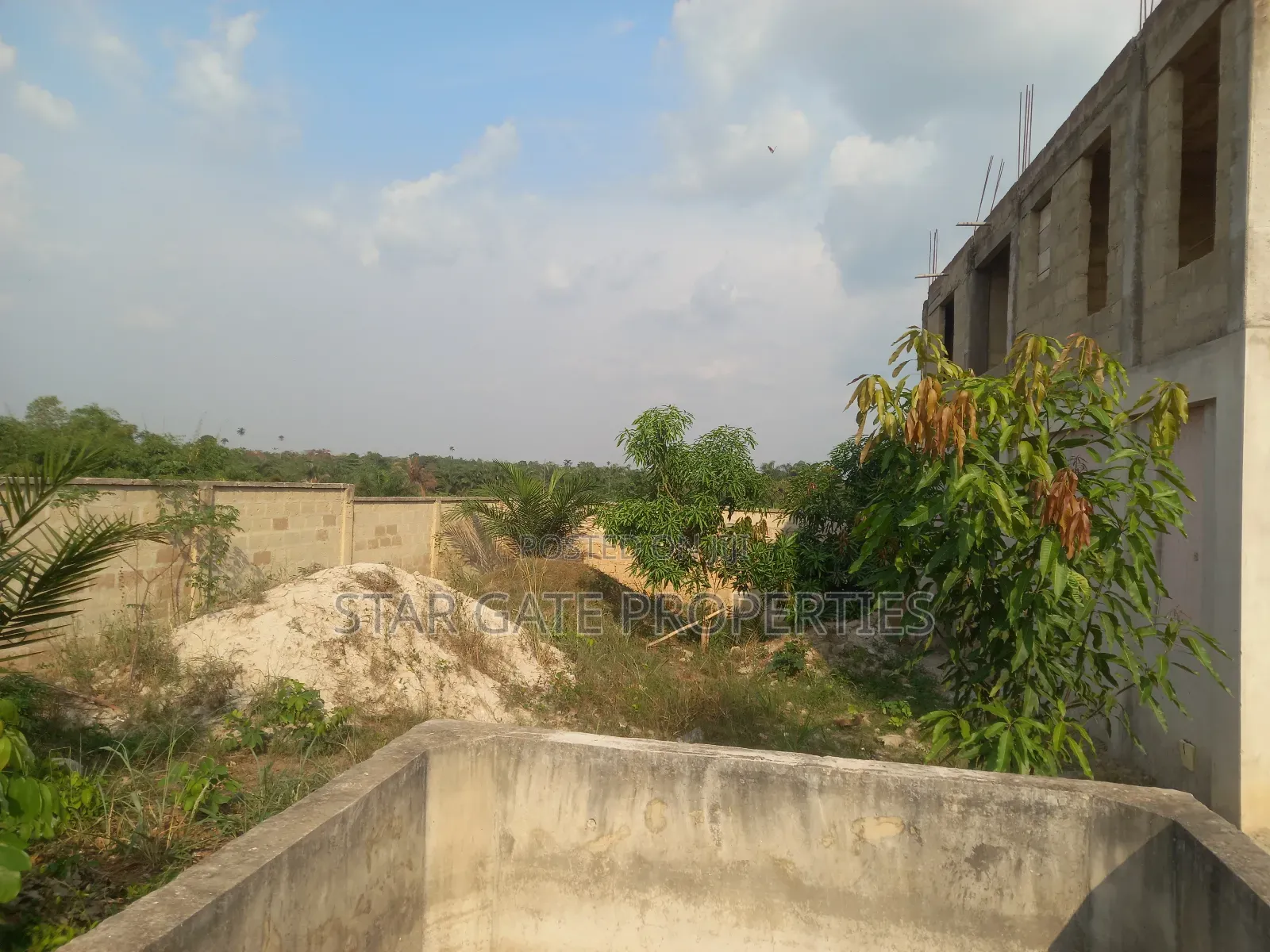 9bdrm House in Sewua, Kumasi Metropolitan for sale