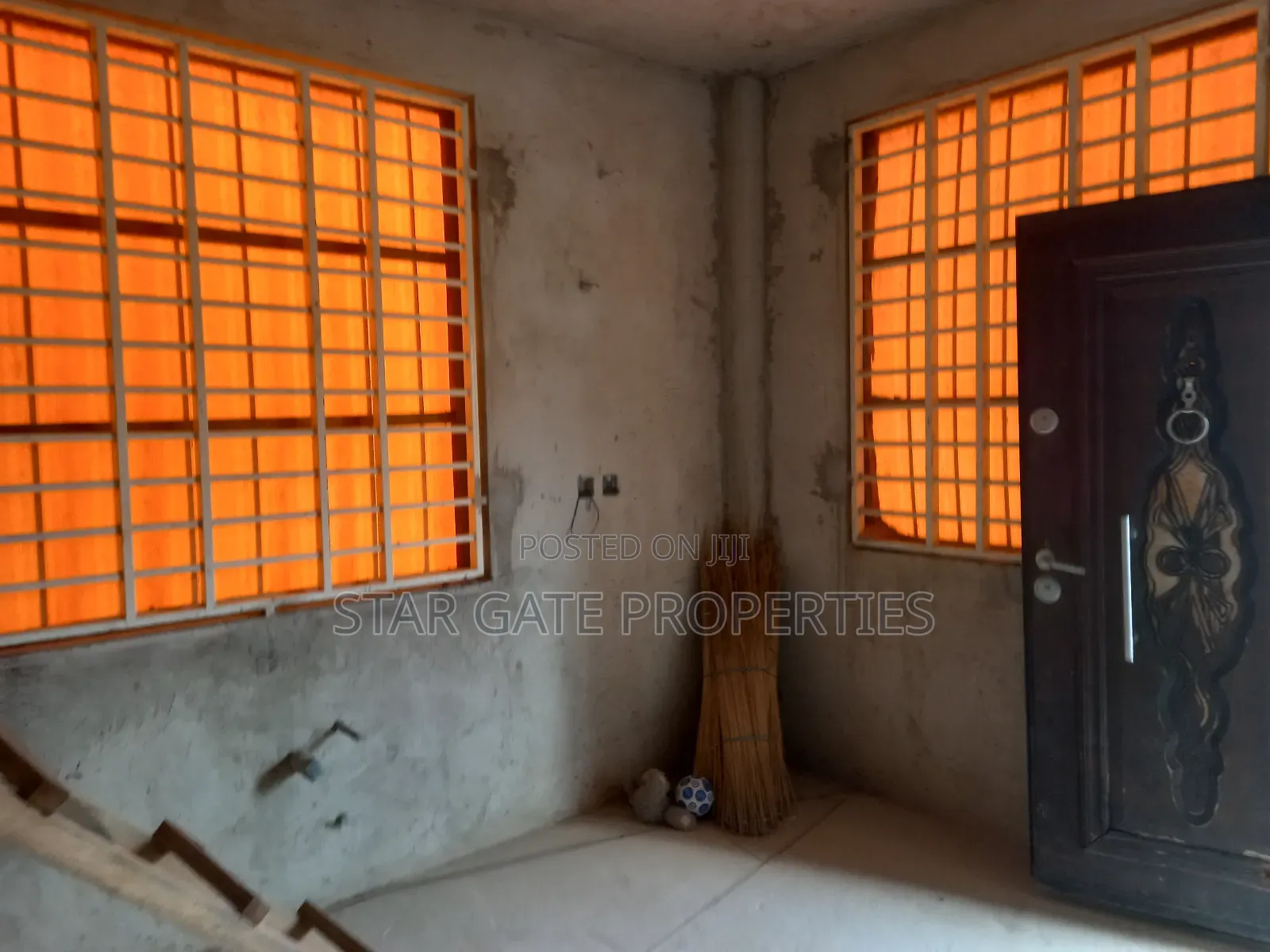 9bdrm House in Sewua, Kumasi Metropolitan for sale