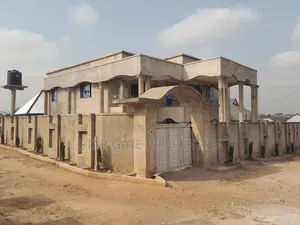 8bdrm House in Kenyasi Adwumam, Kumasi Metropolitan for sale