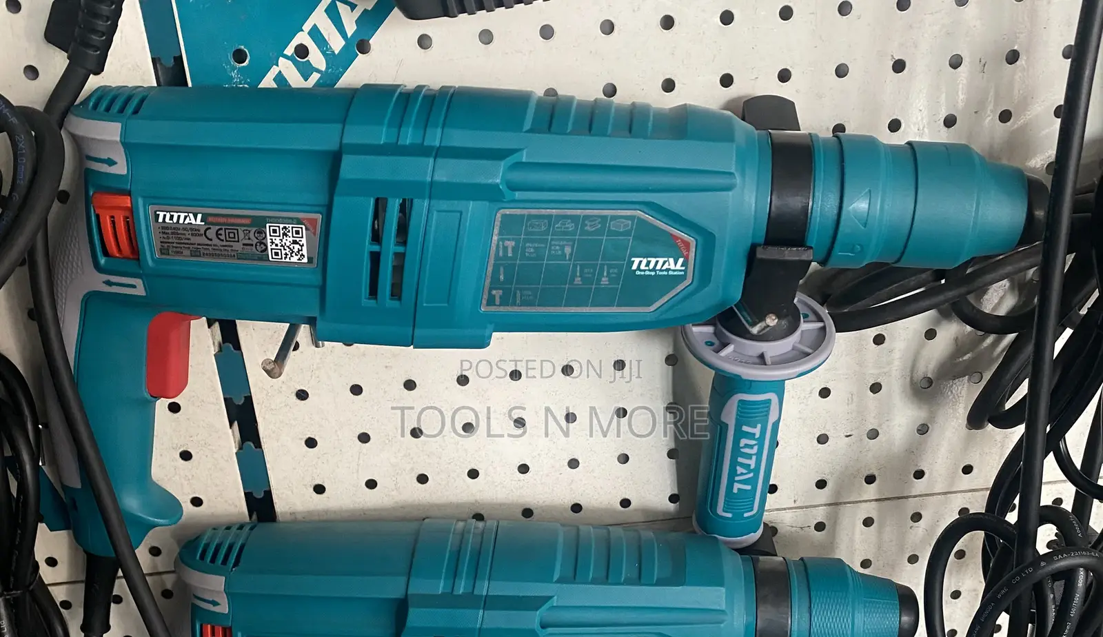TOTAL Rotary Hammer 800W (Replaceable Chuck)