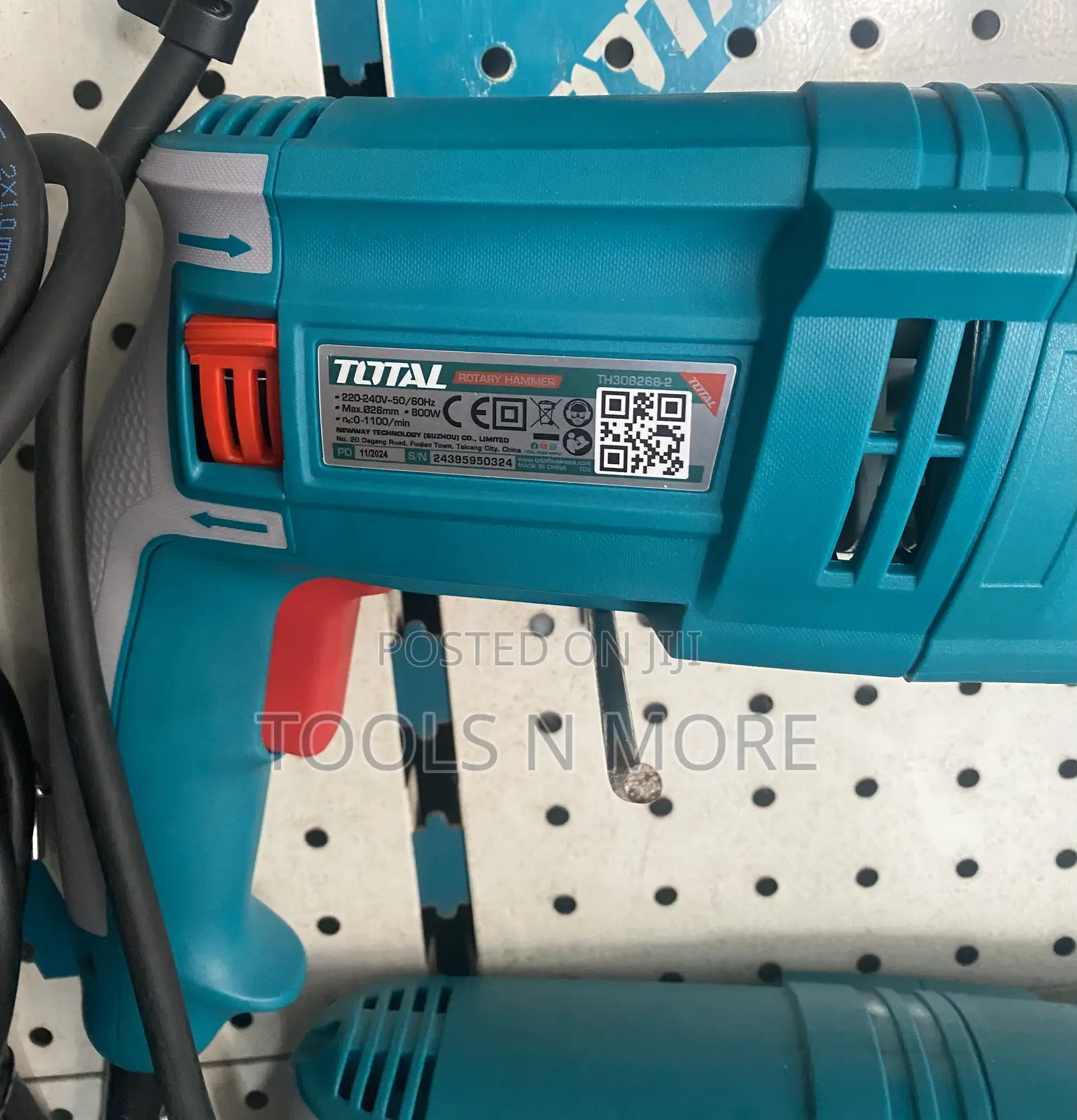 TOTAL Rotary Hammer 800W (Replaceable Chuck)