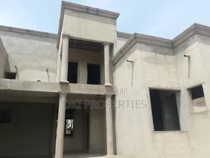 4bdrm House in Dki Properties, Tema Metropolitan for sale