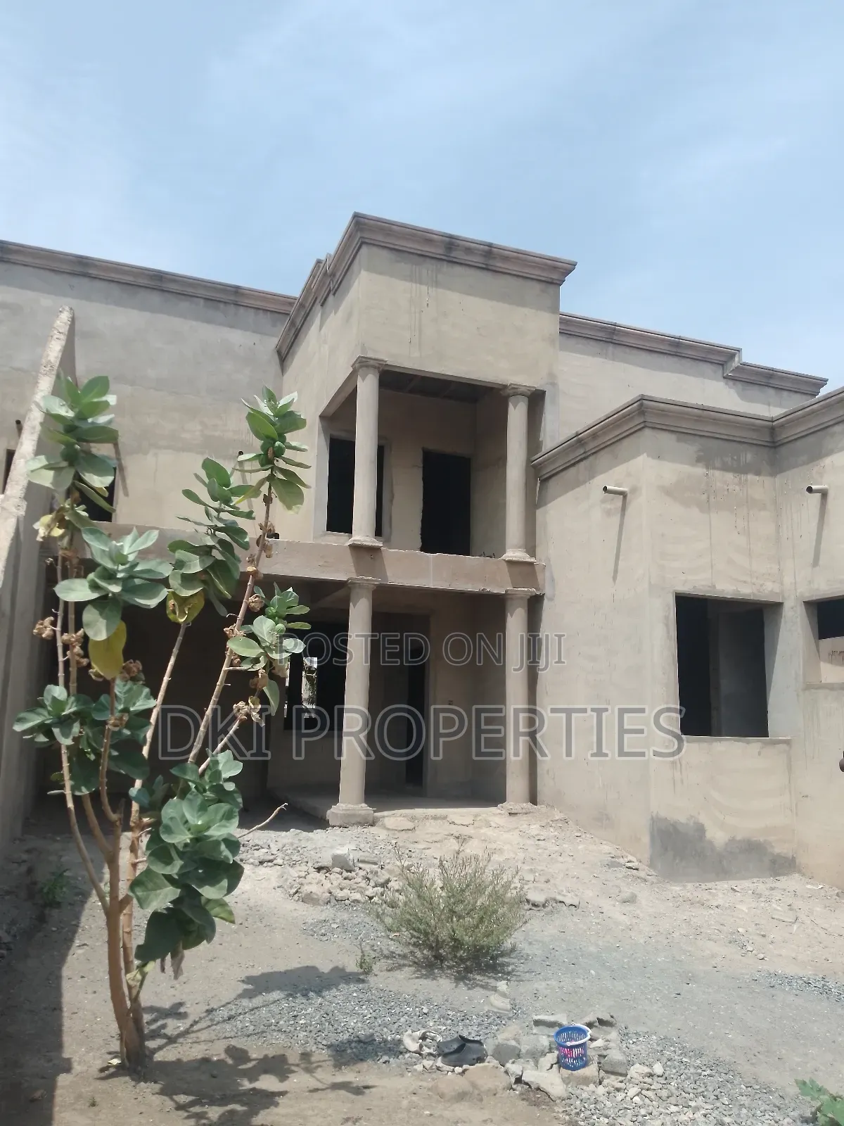 4bdrm House in Dki Properties, Tema Metropolitan for sale