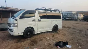 Toyota HiAce 2010 White