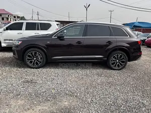 Audi Q7 2022 Brown