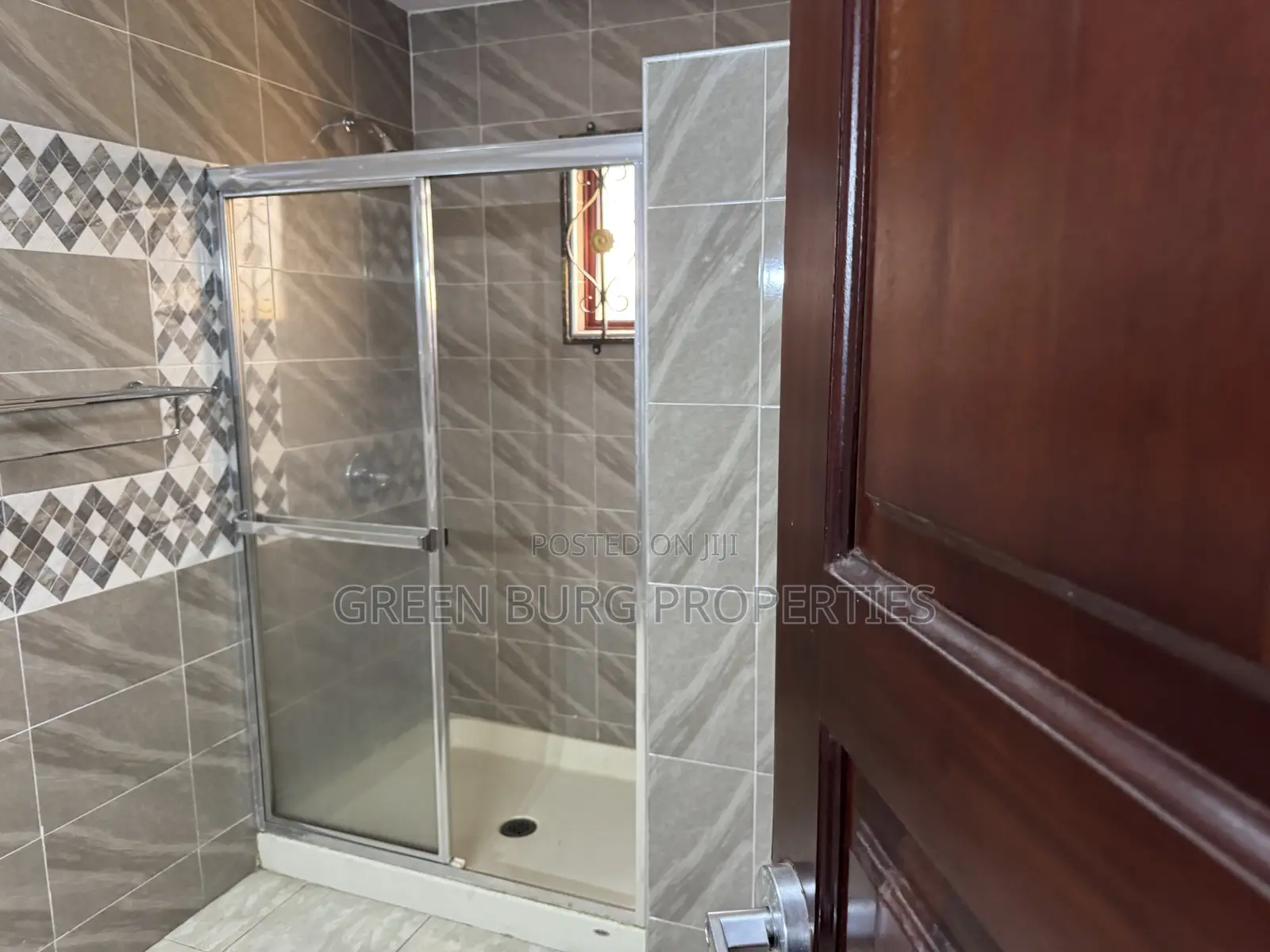 3bdrm Apartment in Green, East Legon for rent