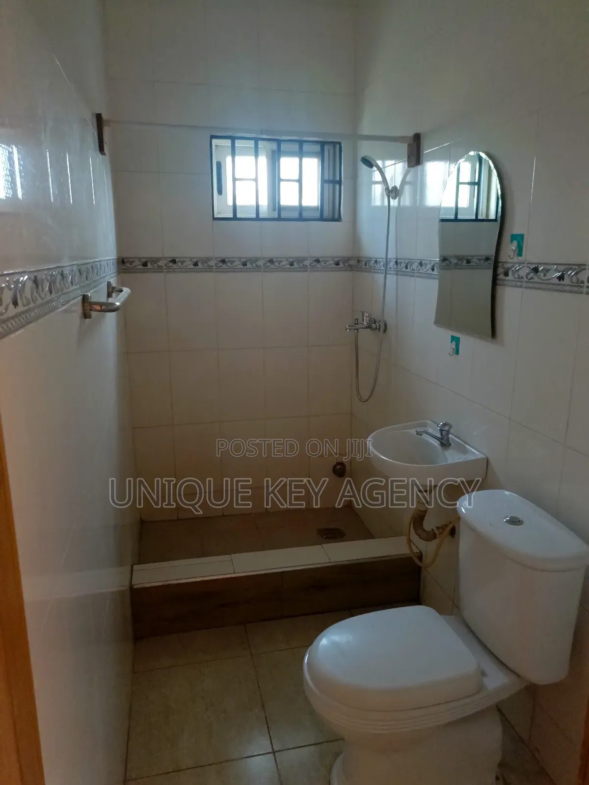 2bdrm Apartment in Unique Key Agency, Baatsona Total for rent