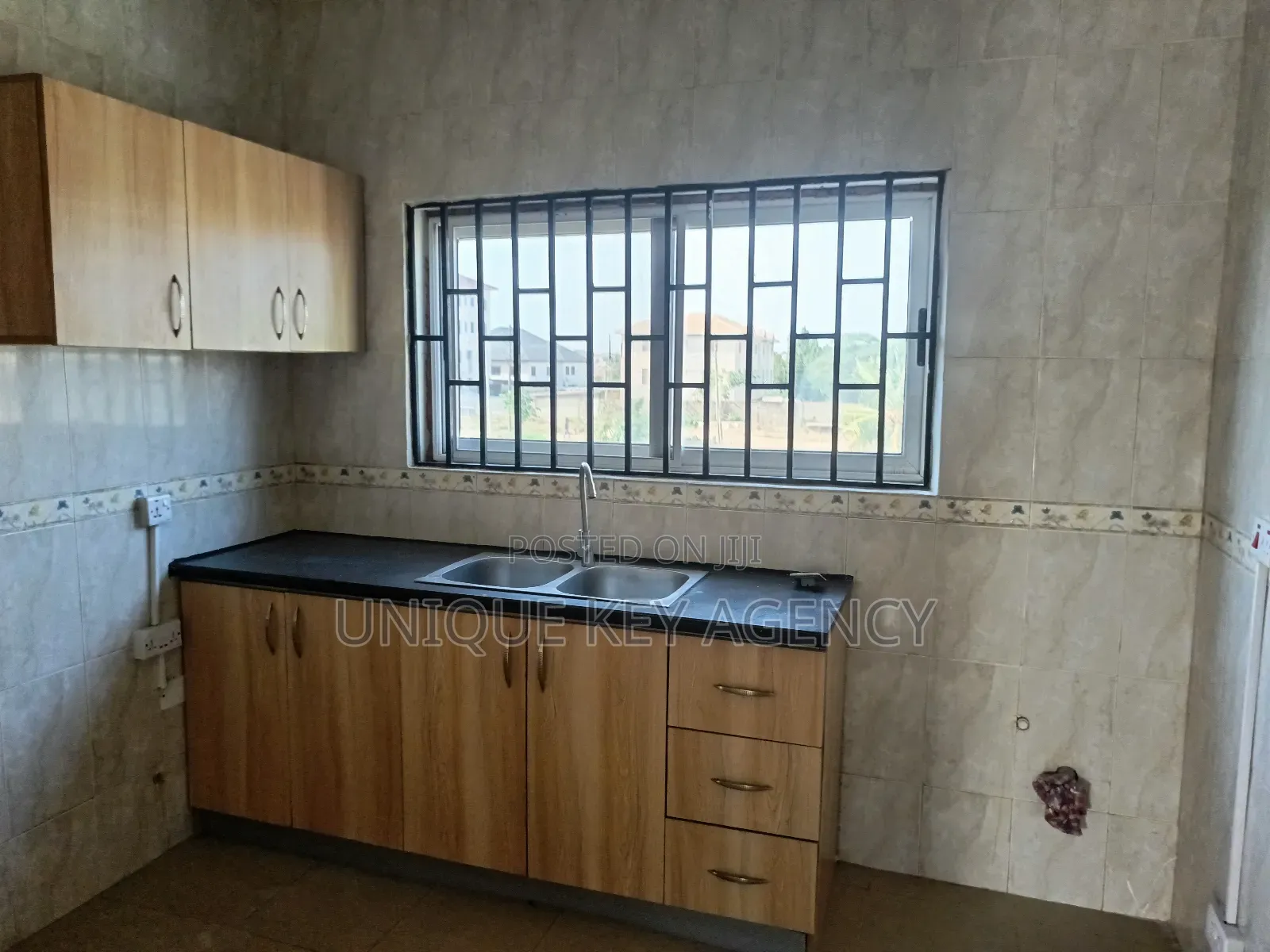 2bdrm Apartment in Unique Key Agency, Baatsona Total for rent