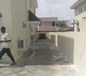 4bdrm Duplex in Airport Residential Area for rent