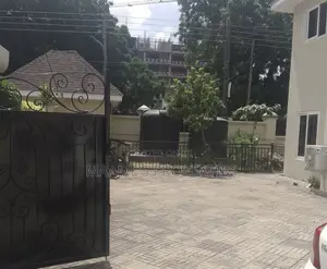 4bdrm Duplex in Airport Residential Area for rent