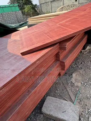 3 Star // Marine Plywood / Decking Plywood / Red