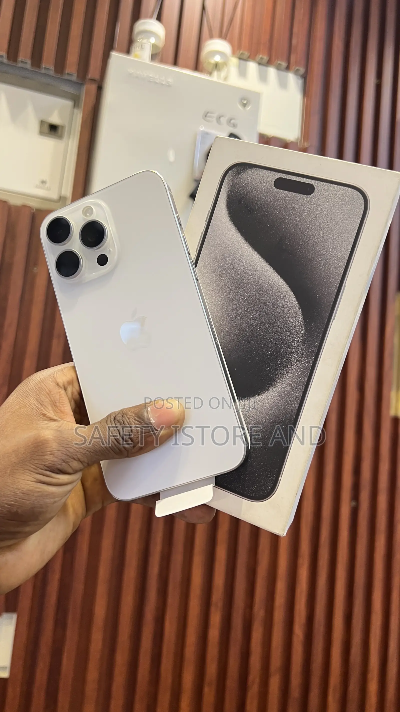 New Apple iPhone 15 Pro Max 256 GB White