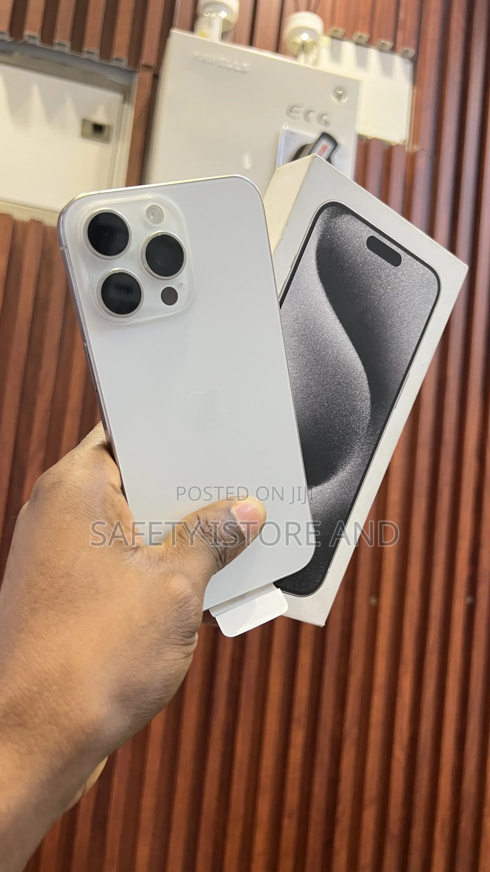 New Apple iPhone 15 Pro Max 256 GB White