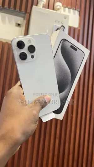 New Apple iPhone 15 Pro Max 256 GB White