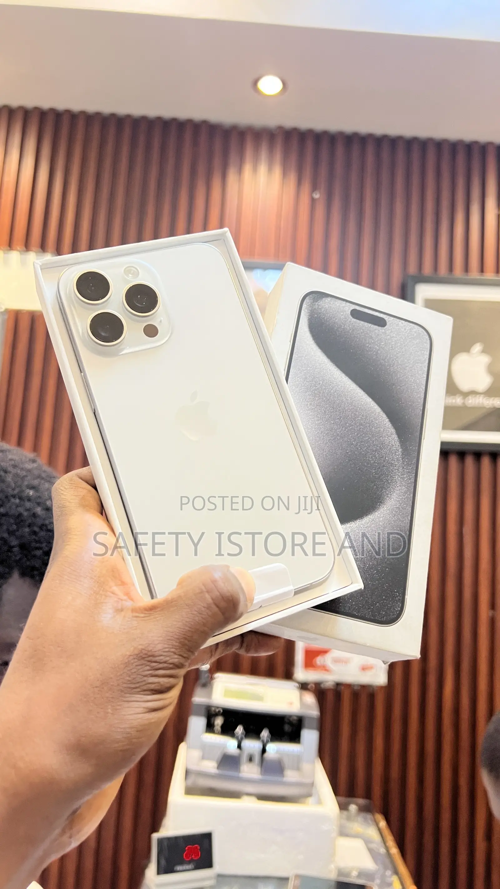New Apple iPhone 15 Pro Max 256 GB White