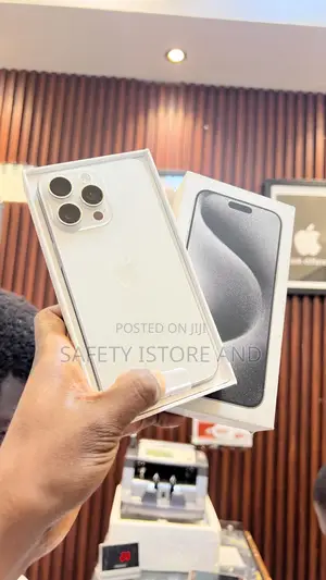New Apple iPhone 15 Pro Max 256 GB White