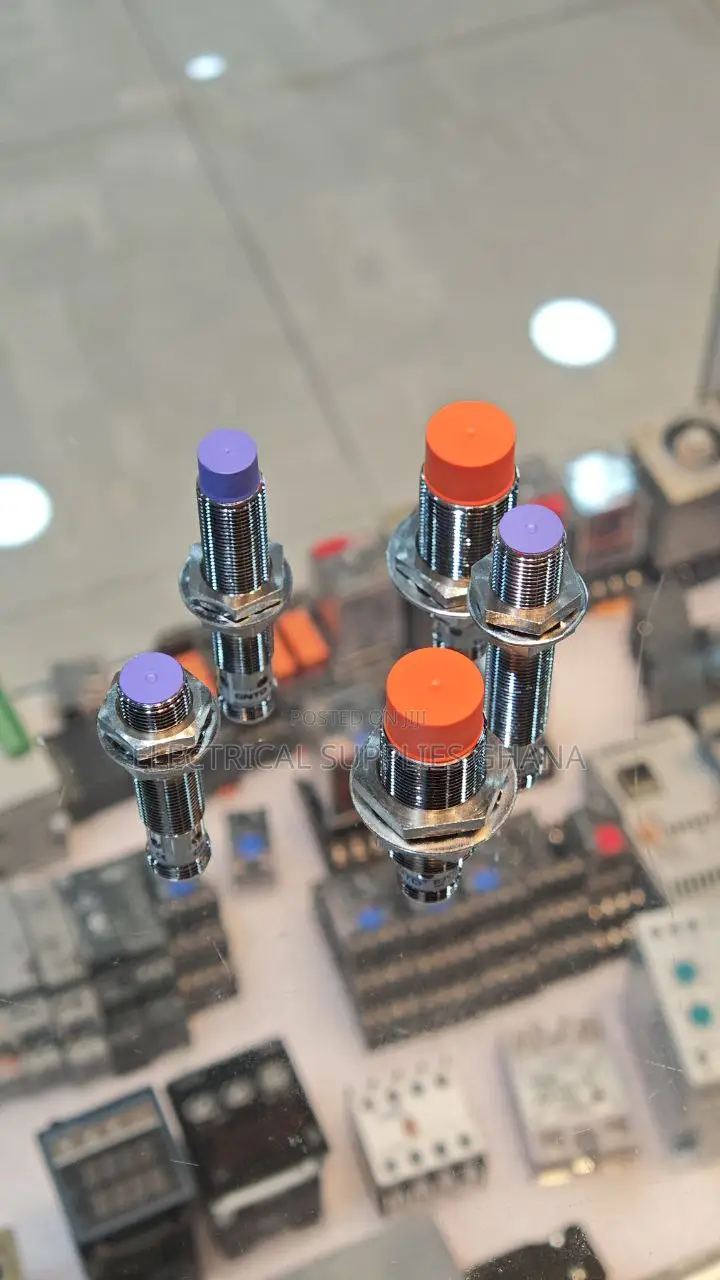 Cylindrical Inductive Proximity Sensor for Automation