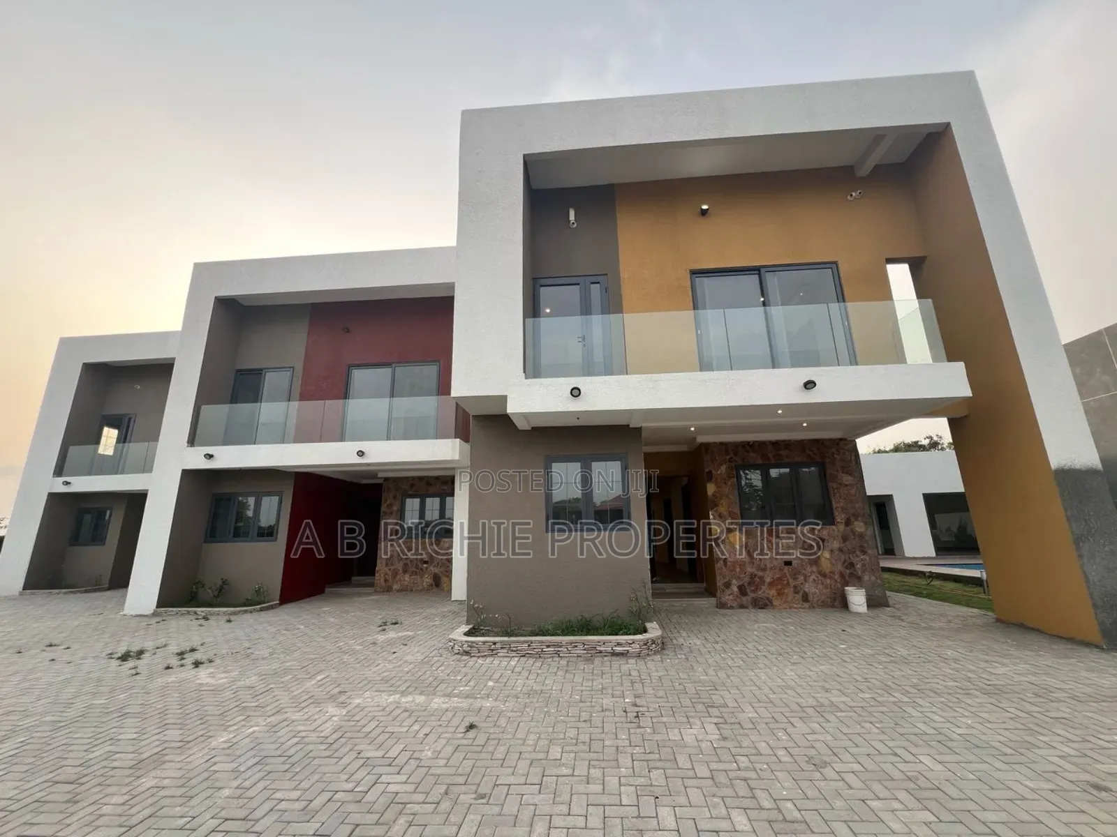 3bdrm Townhouse / Terrace in Ab Richie Properties, Tema Metropolitan
