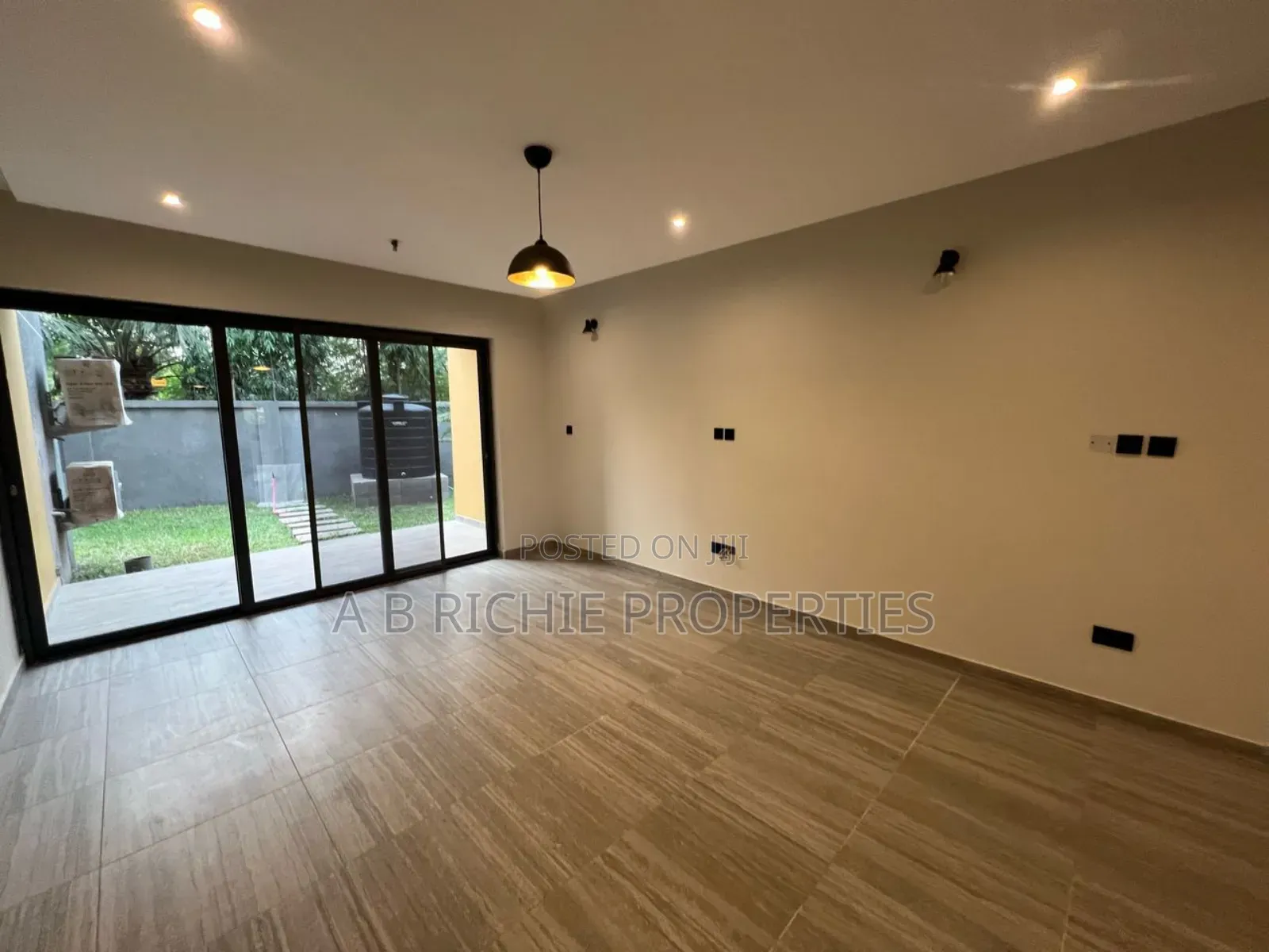 3bdrm Townhouse / Terrace in Ab Richie Properties, Tema Metropolitan