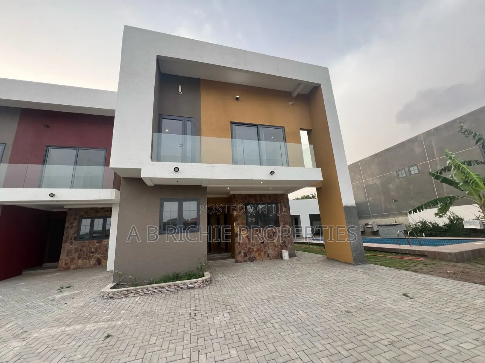 3bdrm Townhouse / Terrace in Ab Richie Properties, Tema Metropolitan