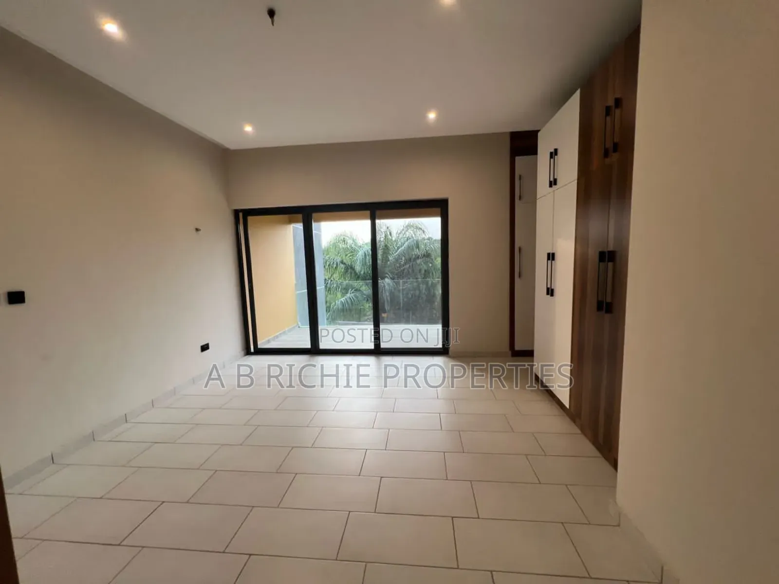 3bdrm Townhouse / Terrace in Ab Richie Properties, Tema Metropolitan