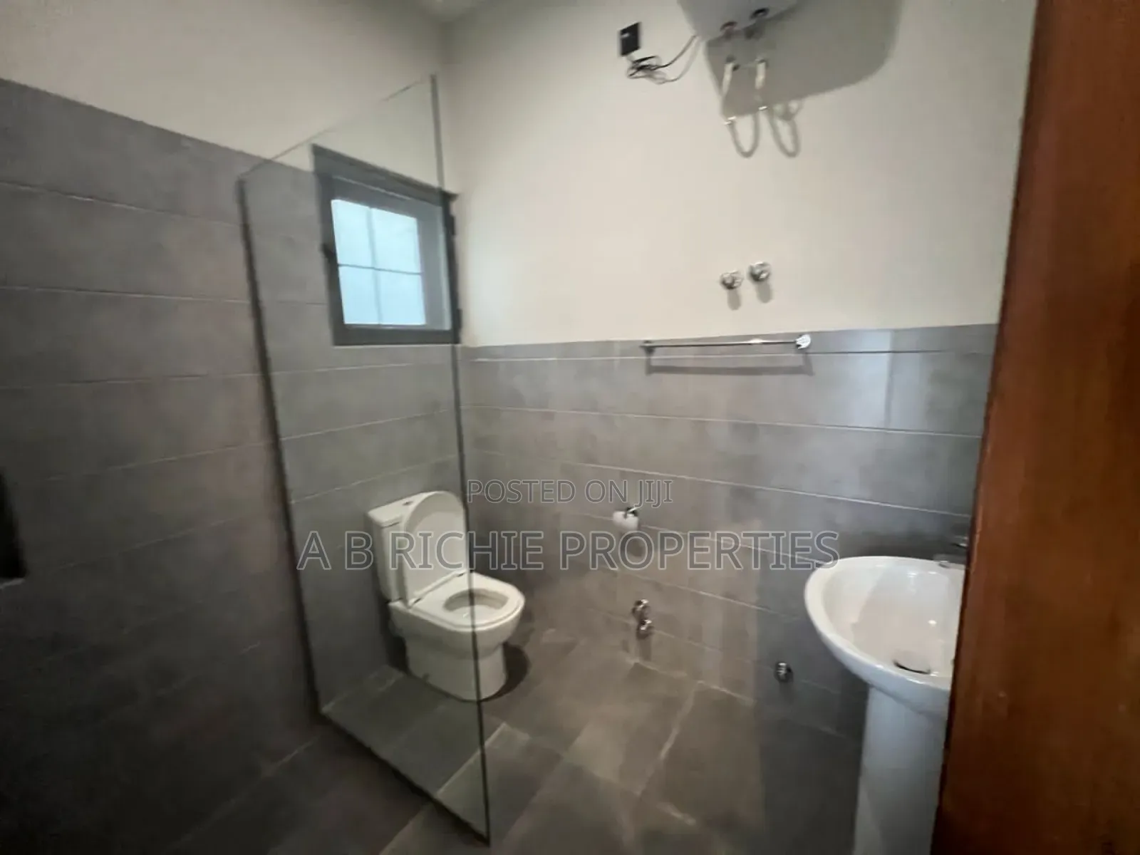 3bdrm Townhouse / Terrace in Ab Richie Properties, Tema Metropolitan