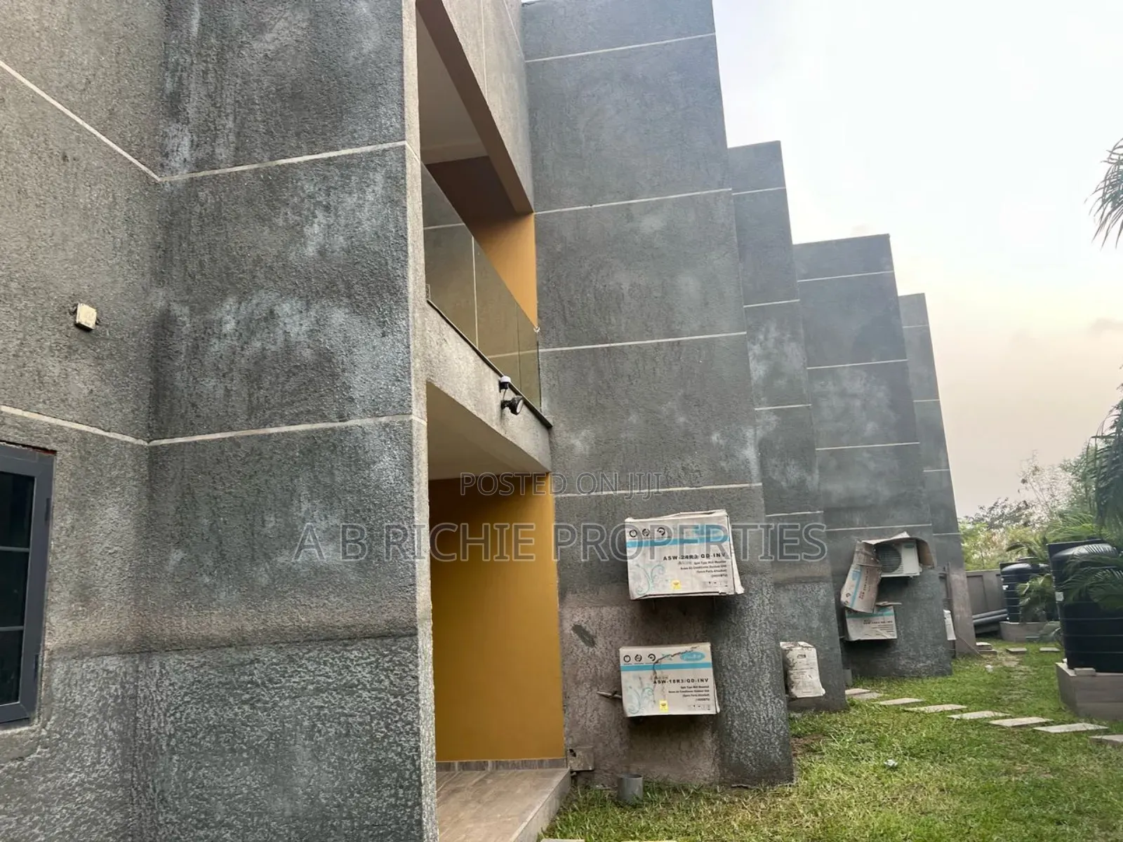 3bdrm Townhouse / Terrace in Ab Richie Properties, Tema Metropolitan