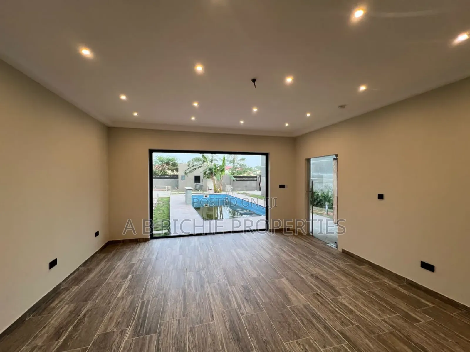 3bdrm Townhouse / Terrace in Ab Richie Properties, Tema Metropolitan