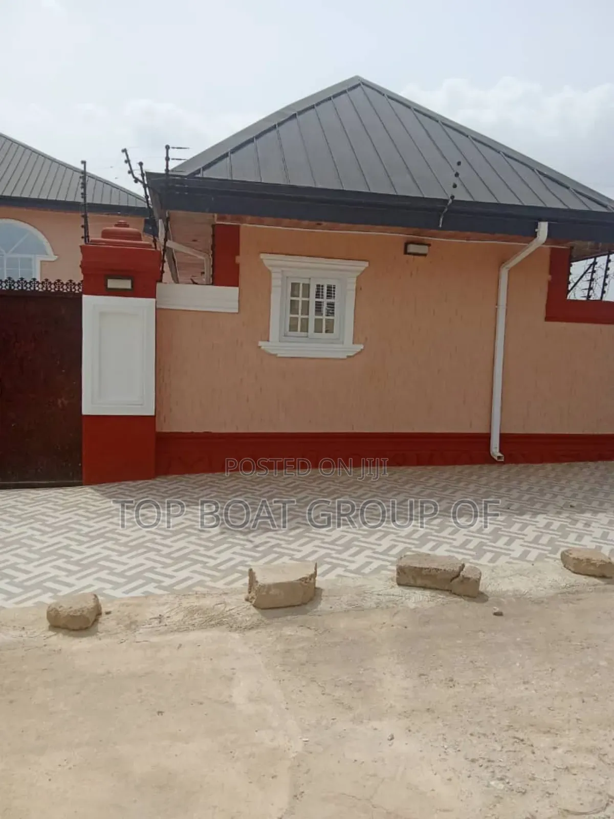 7bdrm House in Top-Boat Estate, Kumasi Metropolitan for sale