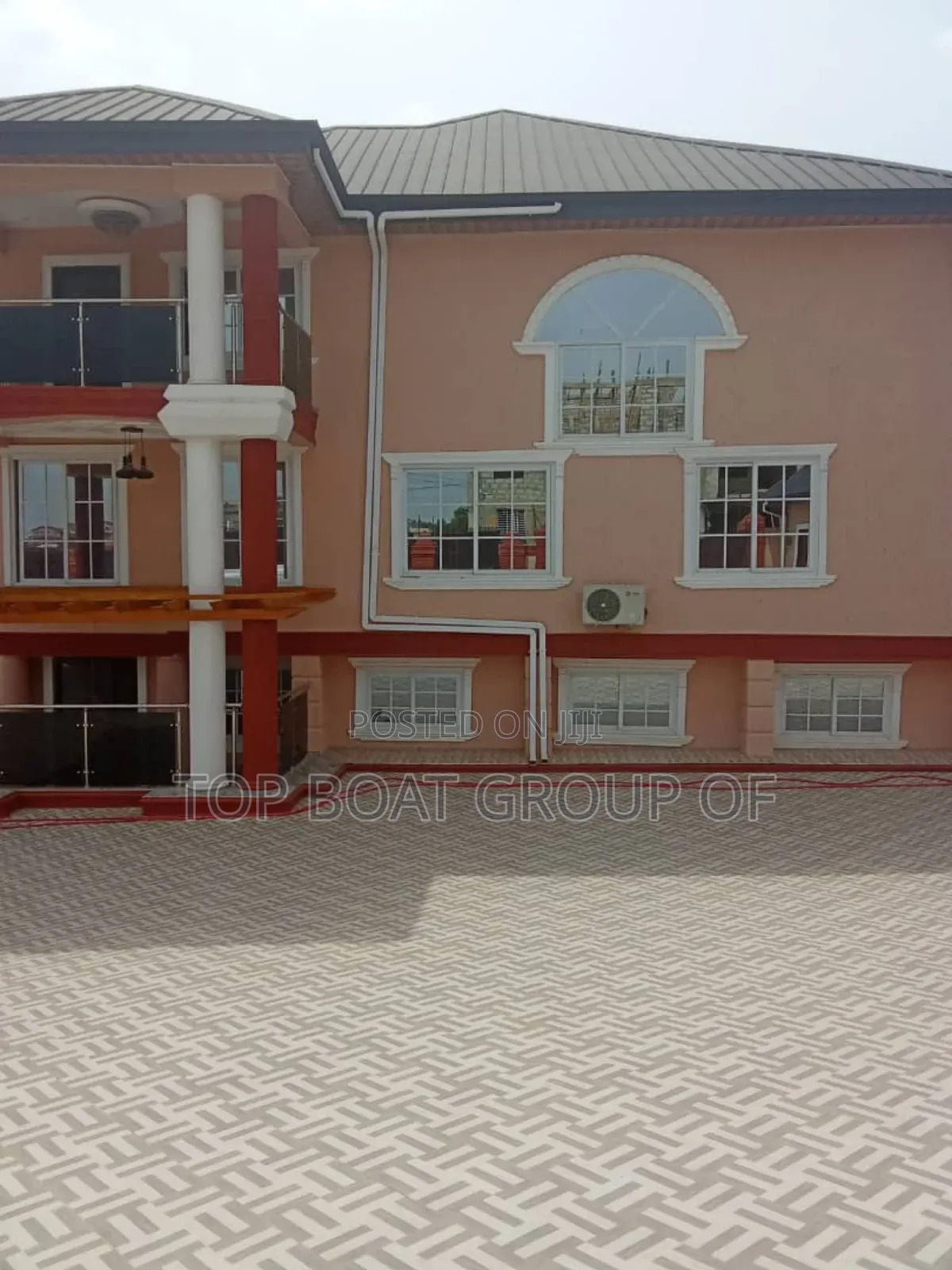 7bdrm House in Top-Boat Estate, Kumasi Metropolitan for sale