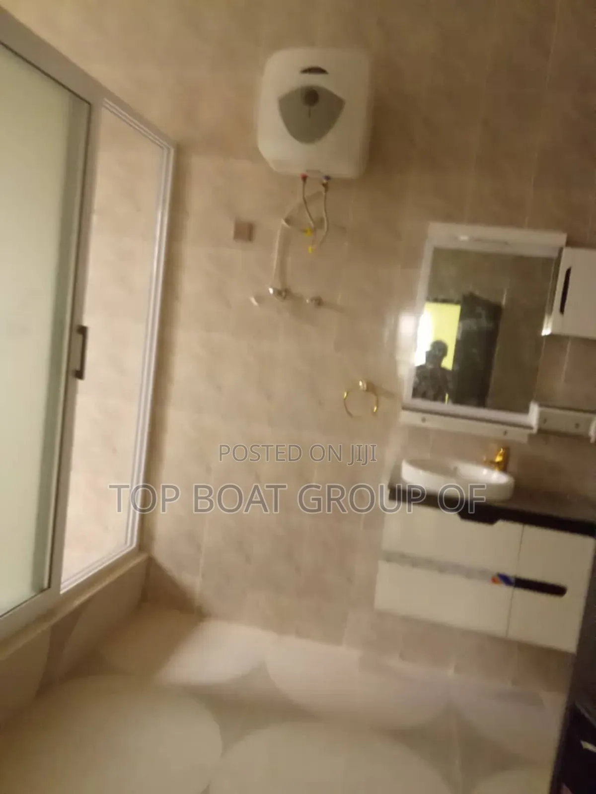 7bdrm House in Top-Boat Estate, Kumasi Metropolitan for sale