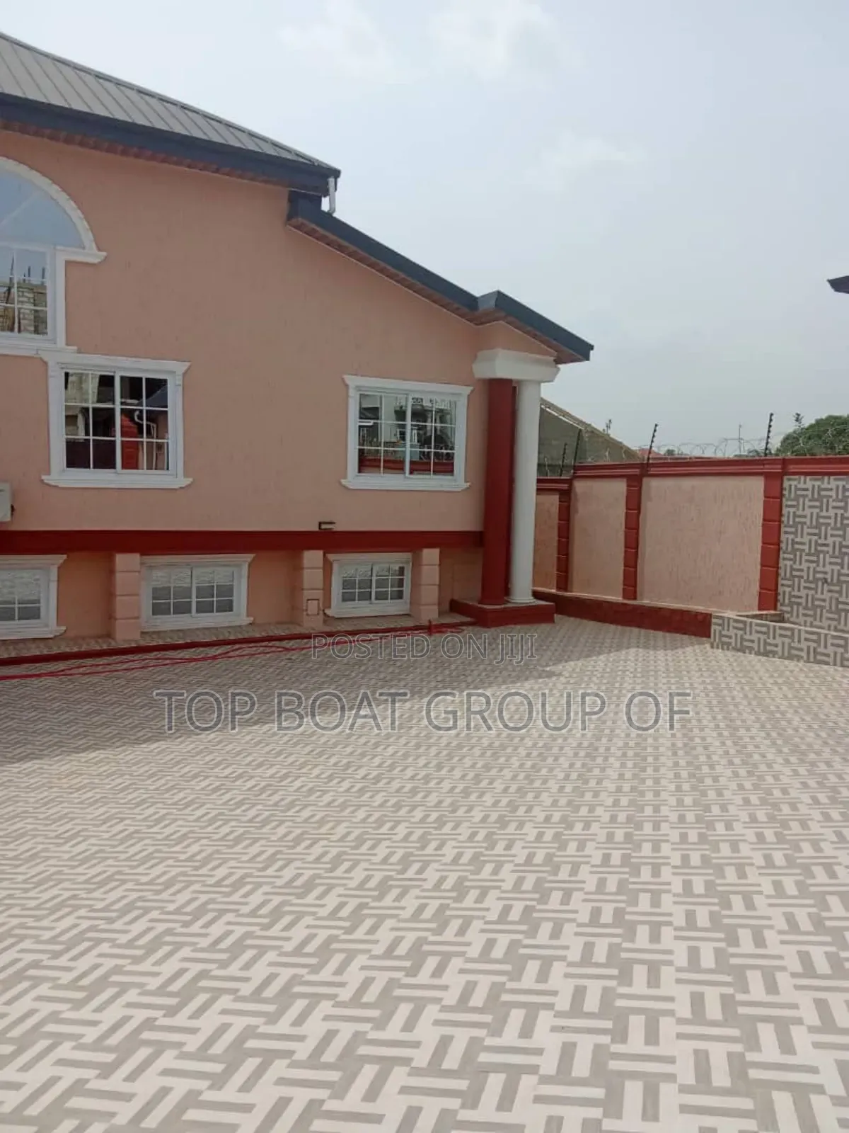 7bdrm House in Top-Boat Estate, Kumasi Metropolitan for sale