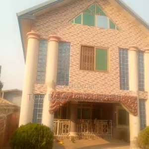 6bdrm House in Top-Boat Estate, Kumasi Metropolitan for sale