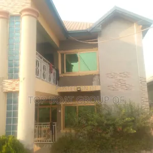 6bdrm House in Top-Boat Estate, Kumasi Metropolitan for sale