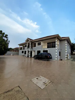3bdrm Apartment in School Junction, Ashaley Botwe for rent