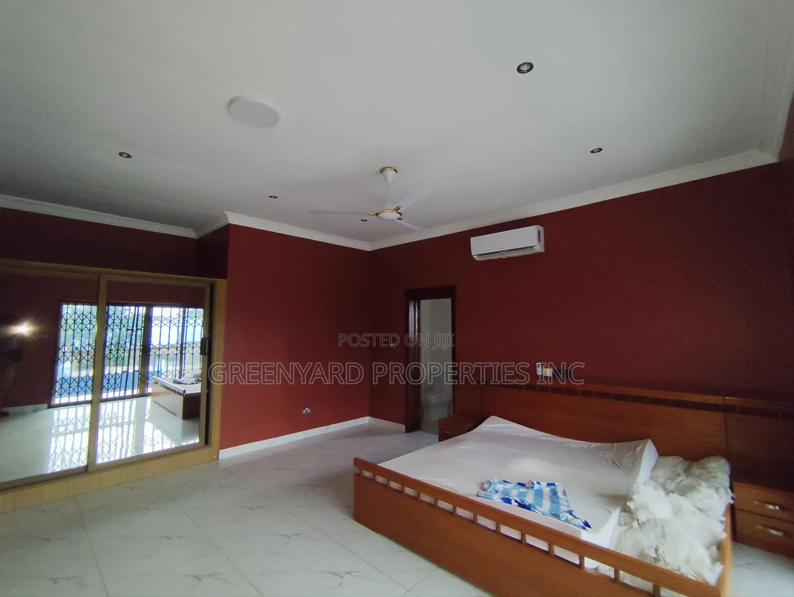 3bdrm Apartment in School Junction, Ashaley Botwe for rent