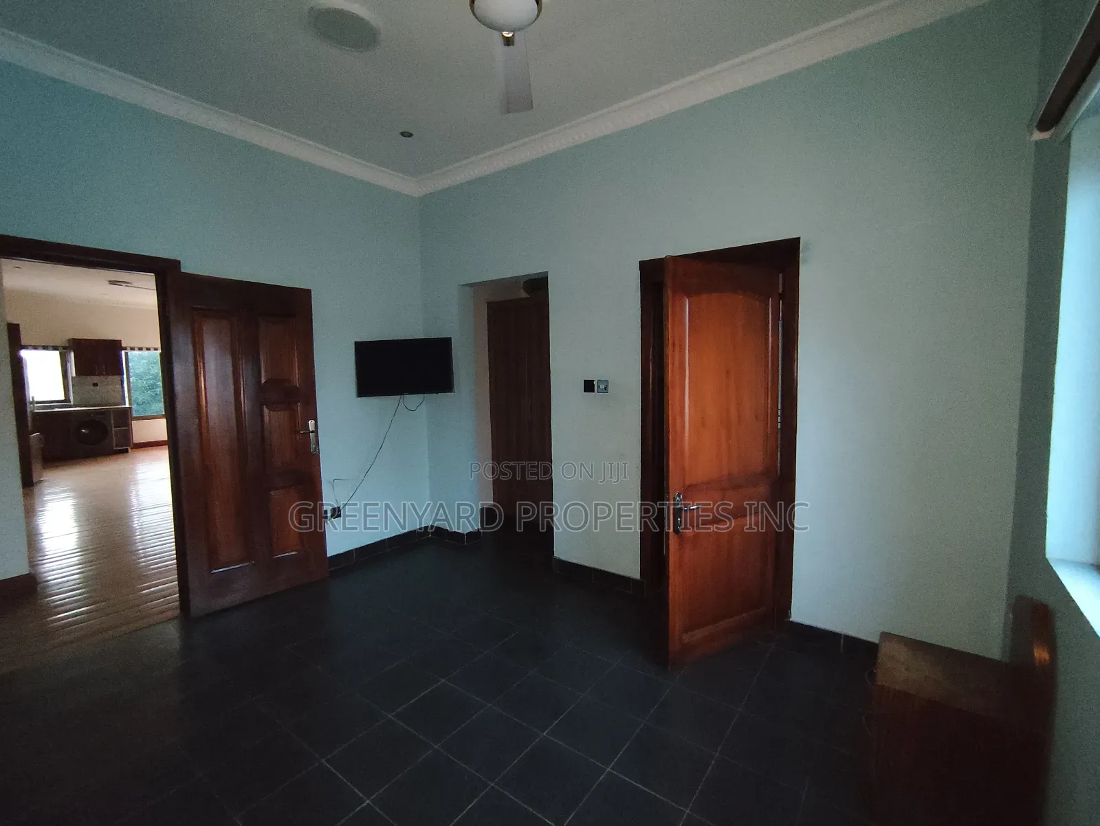 3bdrm Apartment in School Junction, Ashaley Botwe for rent