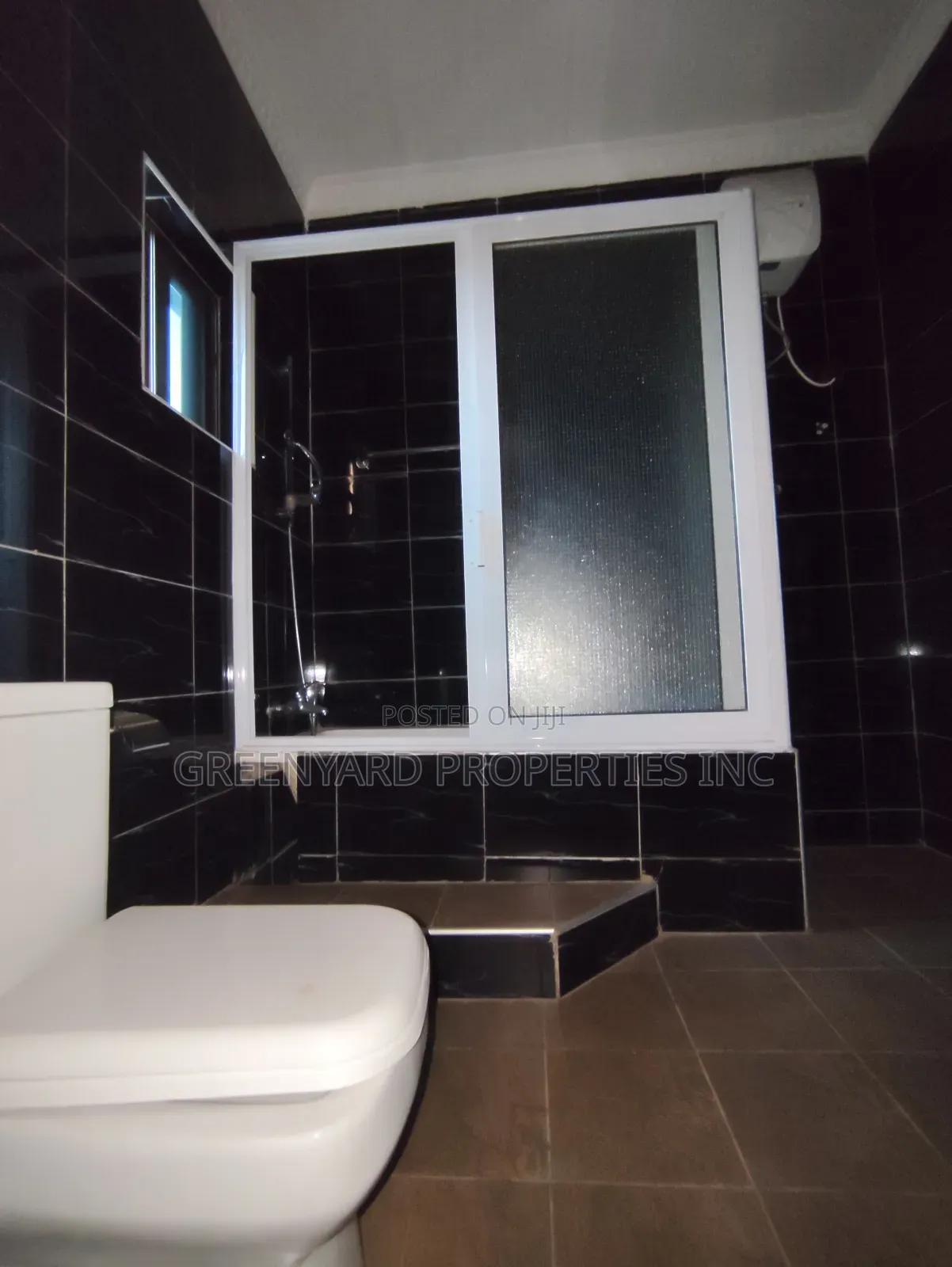 3bdrm Apartment in School Junction, Ashaley Botwe for rent