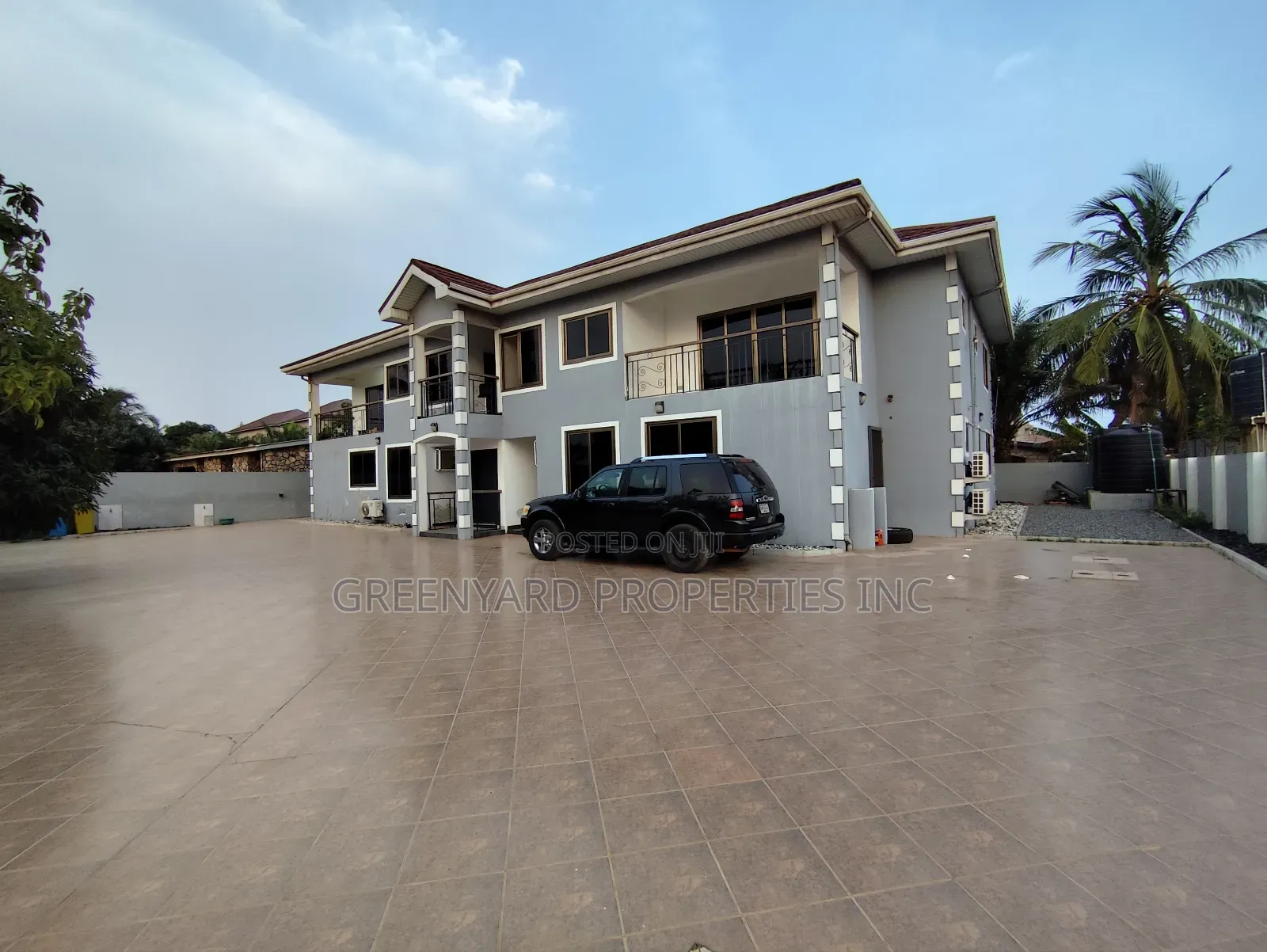 3bdrm Apartment in School Junction, Ashaley Botwe for rent