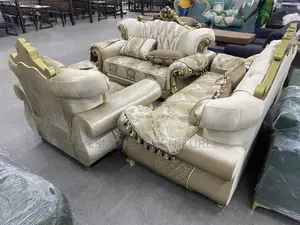 Important Royale Sofa