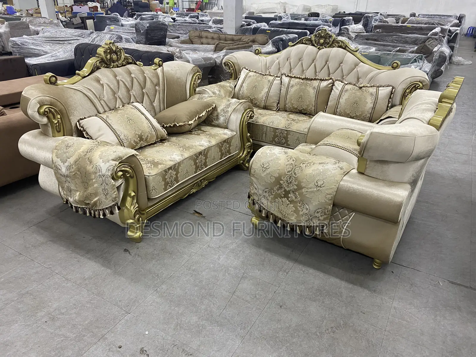 Important Royale Sofa