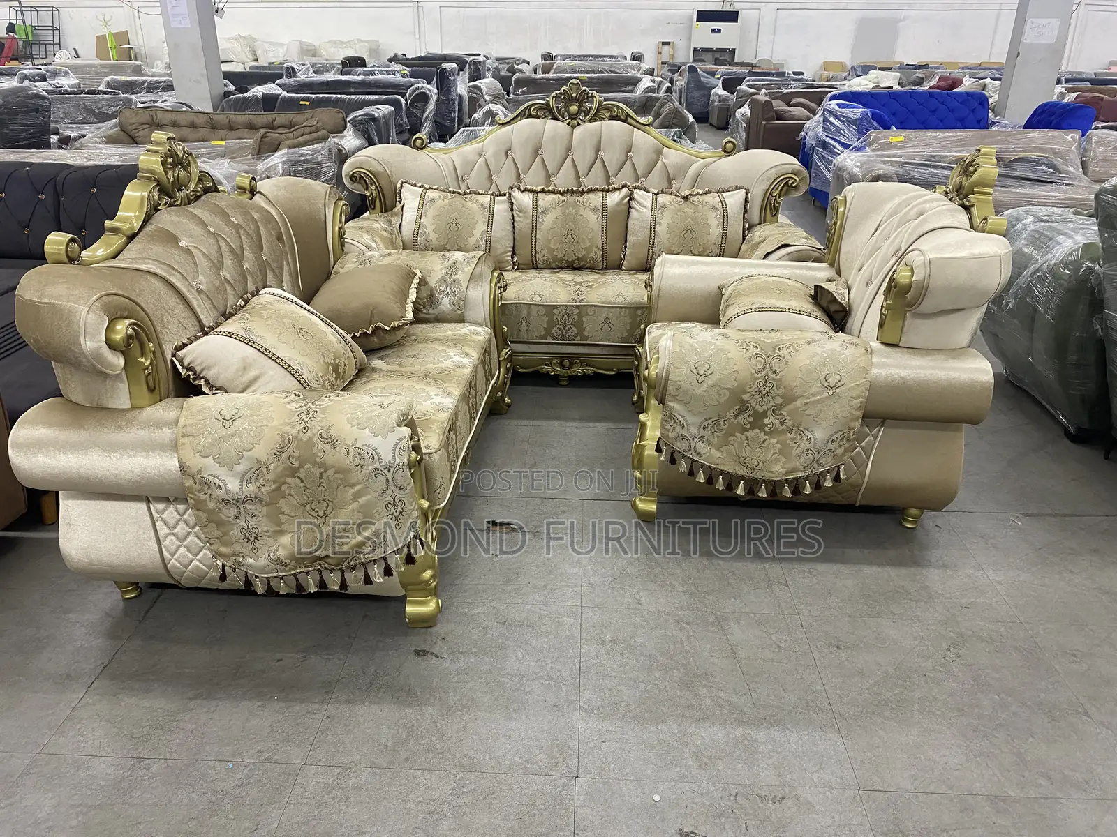 Important Royale Sofa