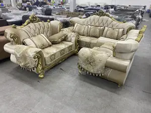 Important Royale Sofa
