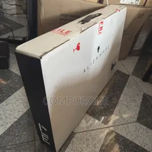 New Laptop Alienware m17 R5 32GB AMD Ryzen 9 SSD 1T