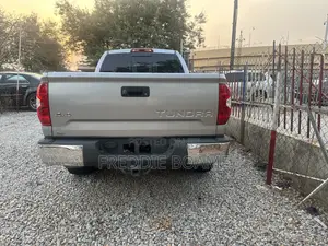 Toyota Tundra 2014 Silver