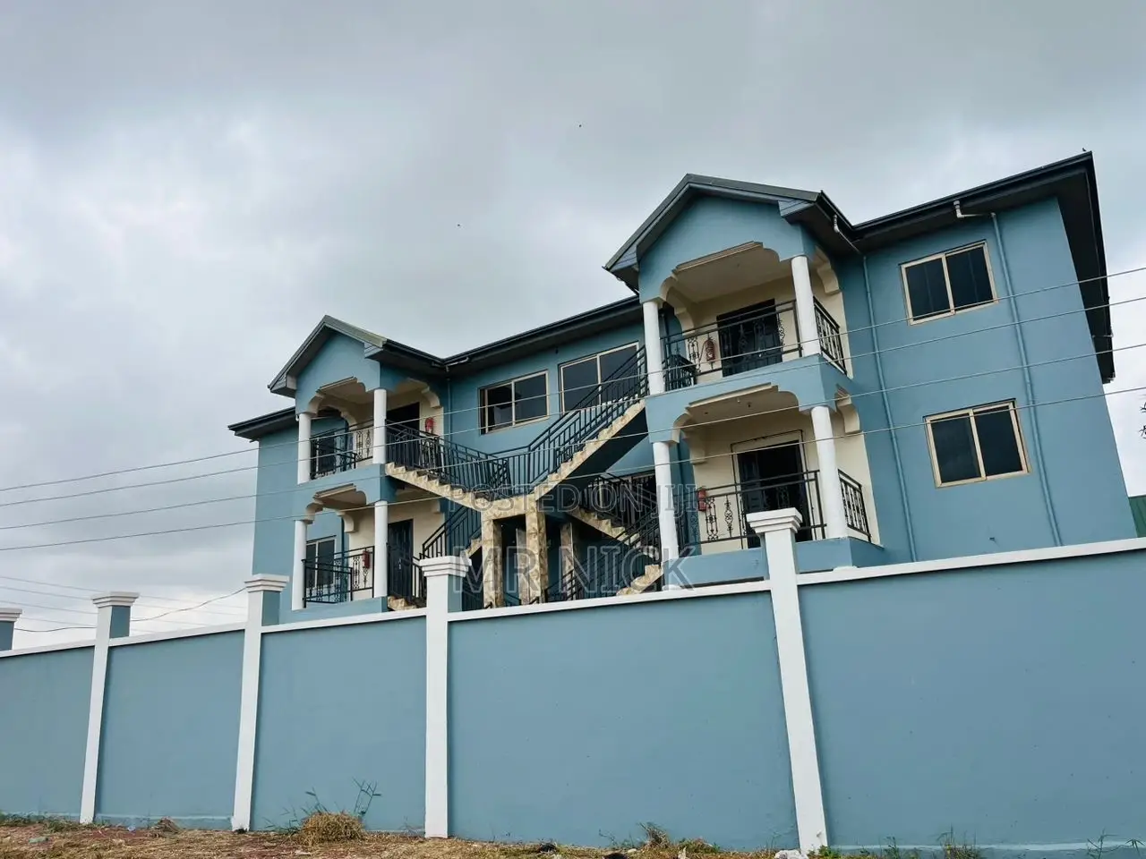 18bdrm House in Kumasi Metropolitan for sale