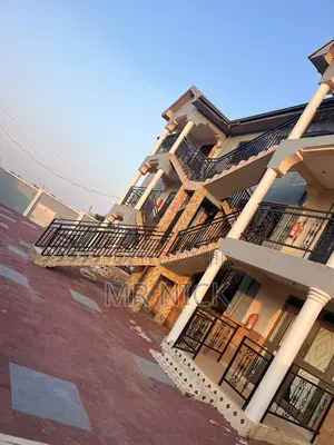 18bdrm House in Kumasi Metropolitan for sale