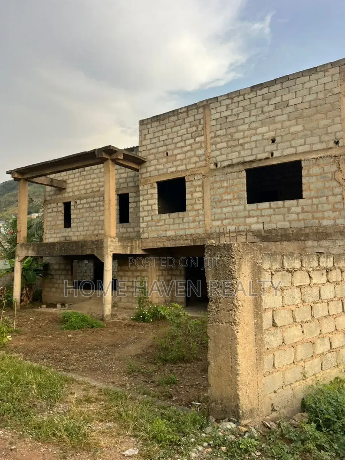 4bdrm House in Abuom, Kwabenya for sale