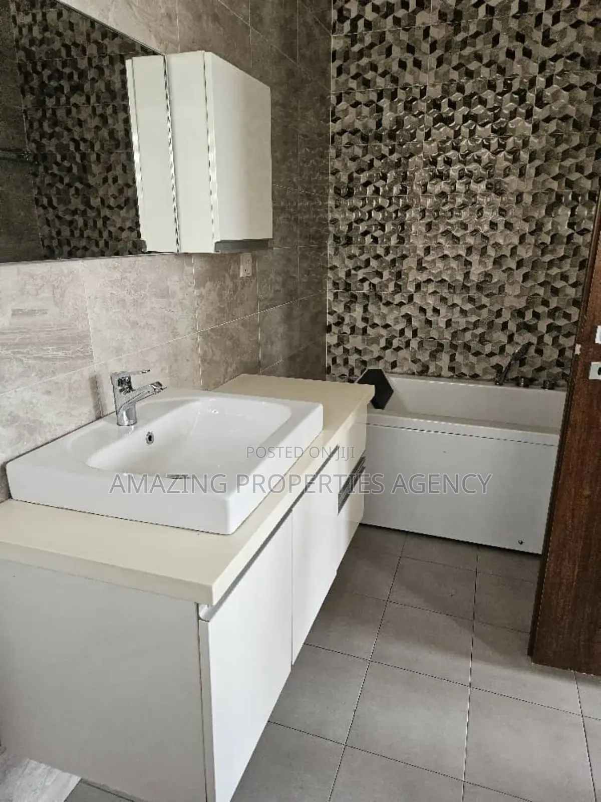 4bdrm House in East Legon for rent
