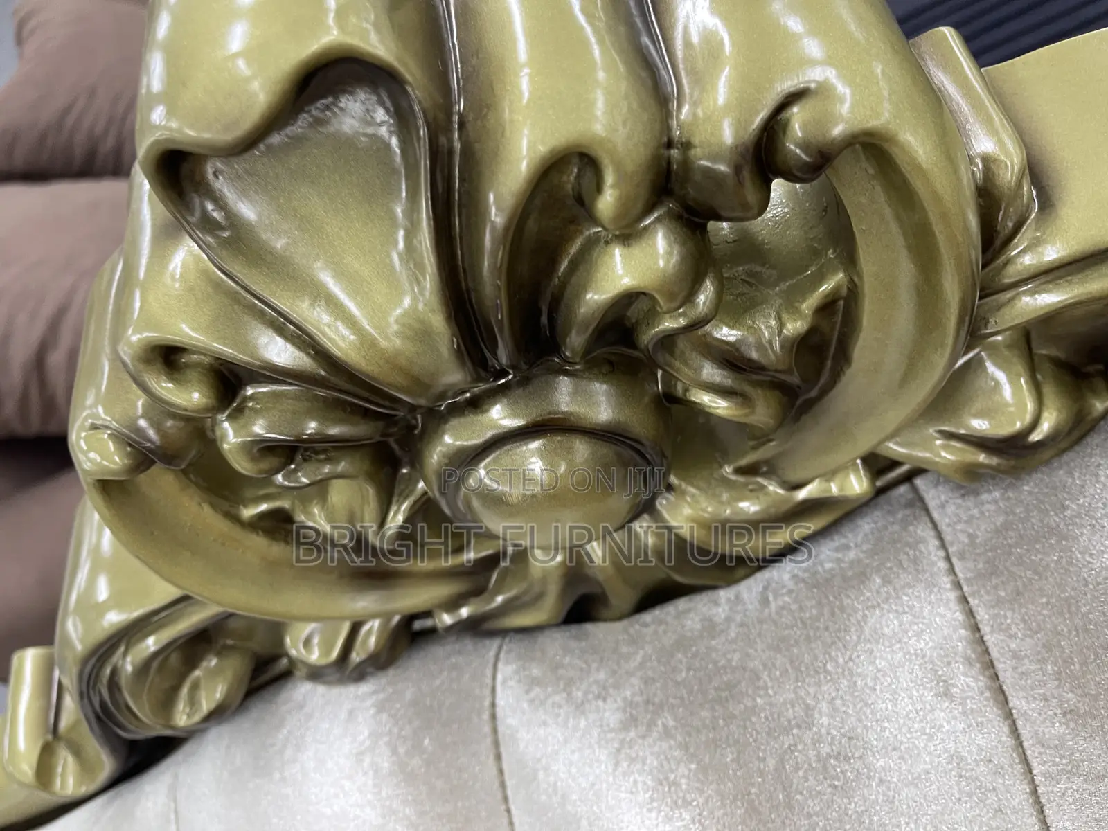 European Royal Solid Wood Fabric Living Room Sofa Set